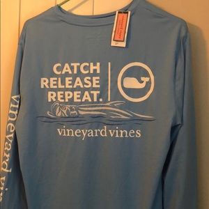 Vineyard Vines performance graphic tee